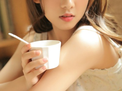 怀孕初期睡了有樟脑丸味的被子怎么办（孕早期樟脑丸的气味对孕妇的影响）